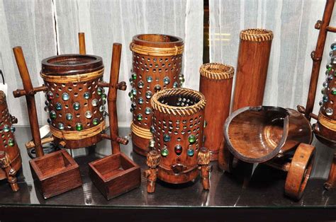 Shell craft, amulets and cutlery in Cavite .